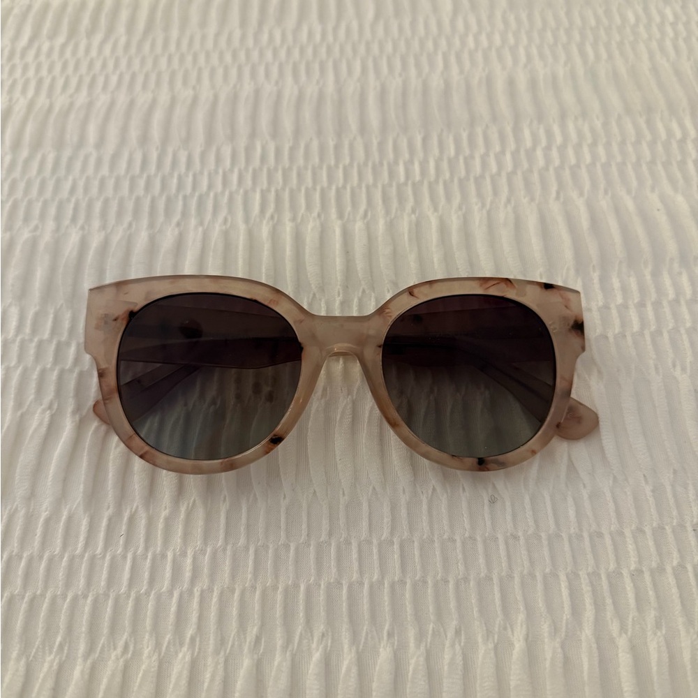 Stylish Tortoise Shell Sunglasses